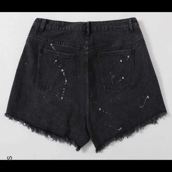 Black wash distressed cutoff jean shorts with a sprinkle of paint yellow&white - Picture 3 of 9